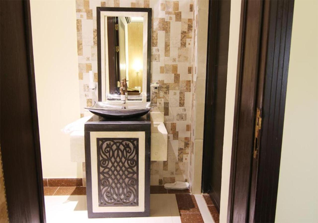 هذا منزلى الحمراء Riaad Buitenkant foto