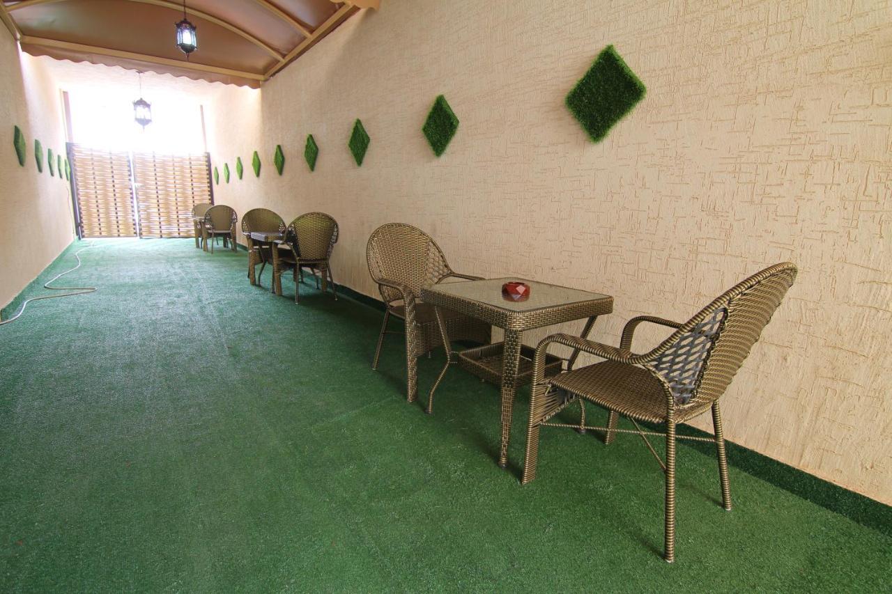 هذا منزلى الحمراء Riaad Buitenkant foto