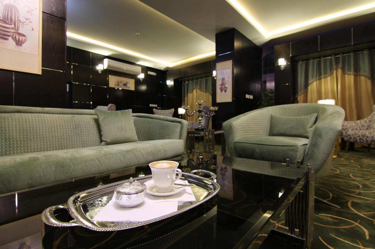 هذا منزلى الحمراء Riaad Buitenkant foto